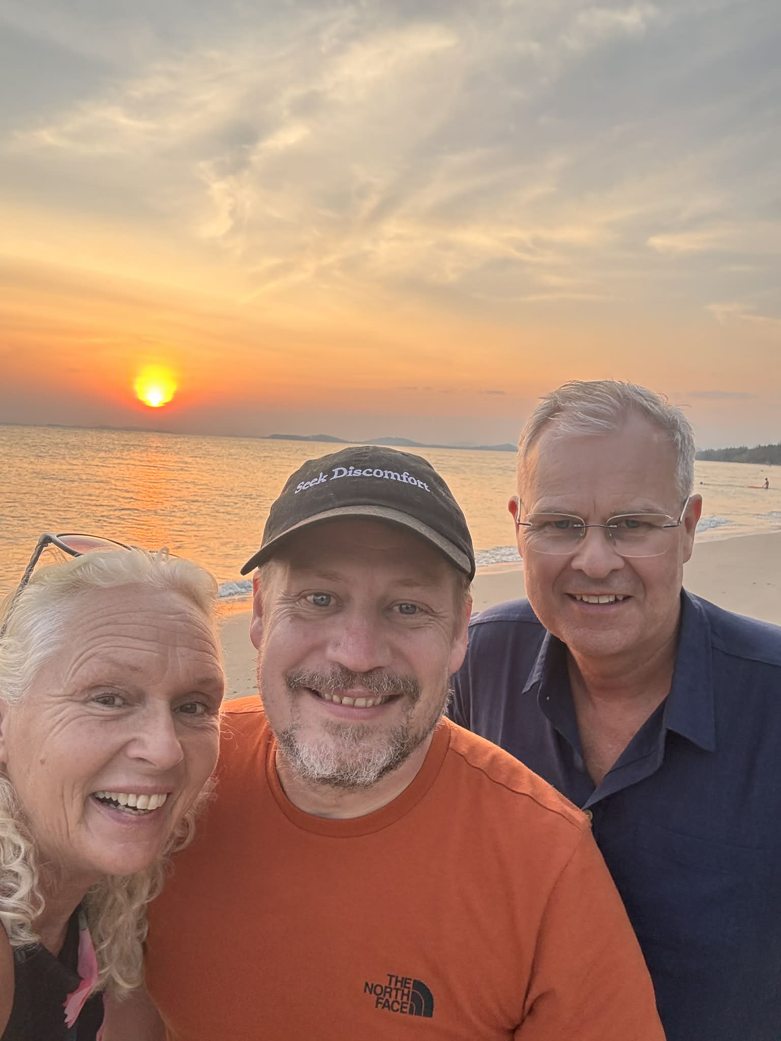Oskar Andermo, Anna-Karin och Peter – kursledare Beach & Grow